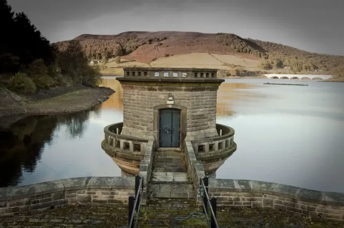 Framed Print : Ladybower Dam Draw Tower