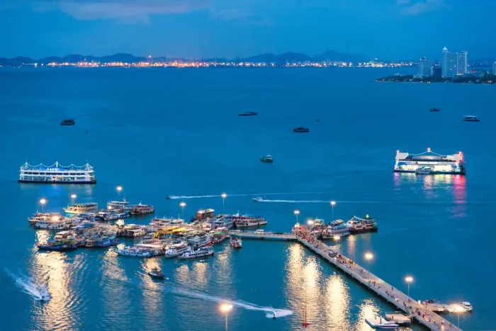 Framed Print : Laem Bali-Hai Pier, Pattaya, Thailand