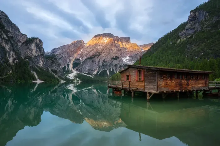 Framed Print : Lago di Braies, Italy Framed Print : Lago di Braies, Italy