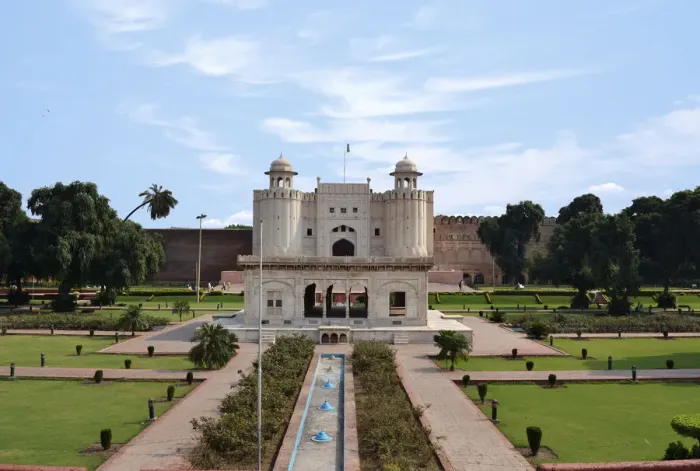 Framed Print : Lahore Fort and Hazuri Bagh Framed Print : Lahore Fort and Hazuri Bagh