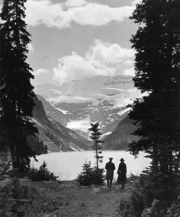 Framed Print : Lake Louise Framed Print : Lake Louise