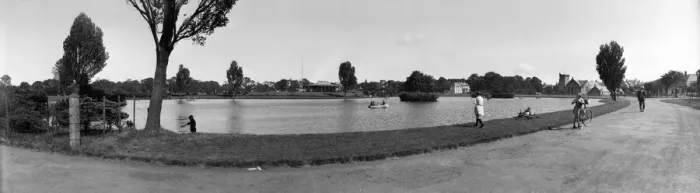 Framed Print : Lake In Park Coopers Park, Elgin
