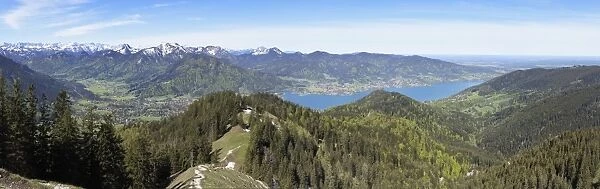 Lake Tegernsee with Rottach-Egern and Bad Wiessee, Tegernsee valley, as seen from Baumgartenschneid mountain, Mangfall Mountains, Upper Bavaria, Bavaria, Germany, Europe