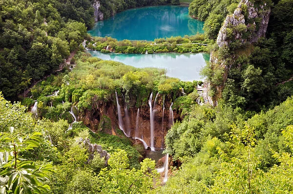 Lake and waterfalls - Plitvice Lakes