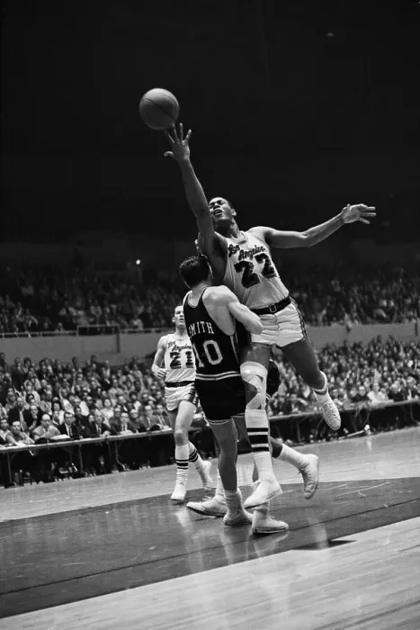 Framed Print : Laker Elgin Baylor Stopped By Shoulder Framed Print : Laker Elgin Baylor Stopped By Shoulder