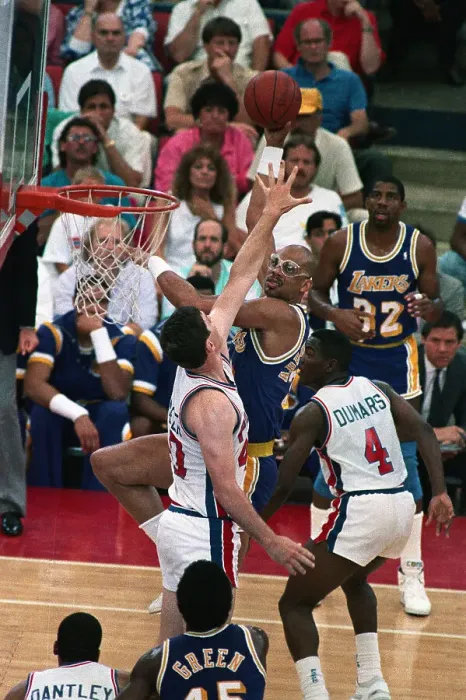 Framed Print : Lakers Abdul-Jabbar Shots Over Pistons Framed Print : Lakers Abdul-Jabbar Shots Over Pistons