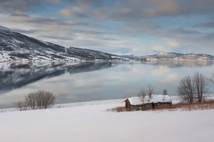 Framed Print : a lakeside house in winter Framed Print : a lakeside house in winter