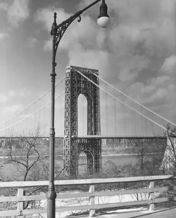 Framed Print : Lamp post and bridge (B&W) Framed Print : Lamp post and bridge (B&W)