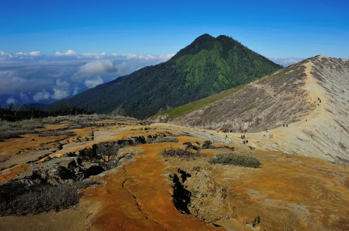 Framed Print : Landscape of Ijen crater, Indonesia Framed Print : Landscape of Ijen crater, Indonesia