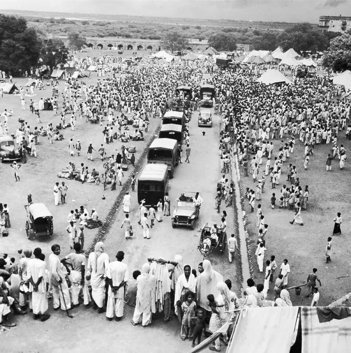 Framed Print : Large Crowd of Moslems Passing on Streets of New Delhi