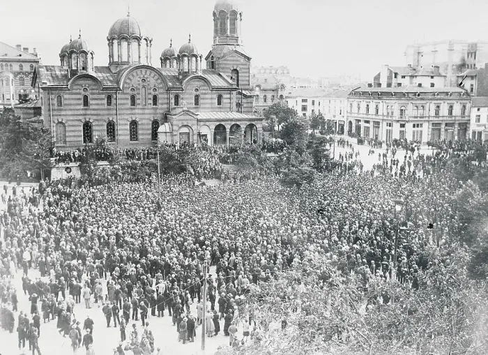 Framed Print : Large Crowd Outside Cathedral