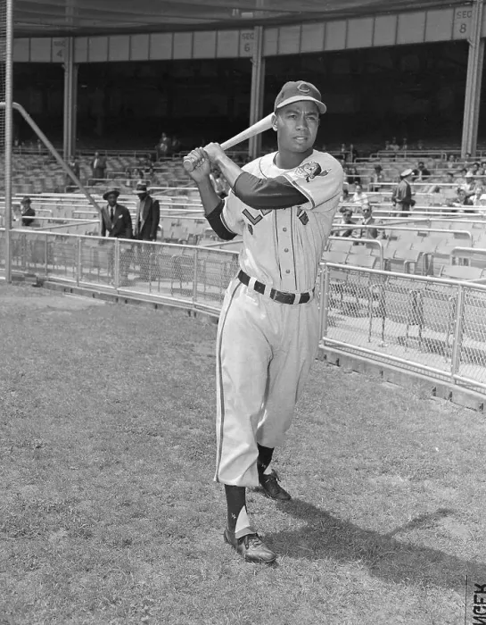 Framed Print : Larry Doby in Bat Swinging Position Framed Print : Larry Doby in Bat Swinging Position