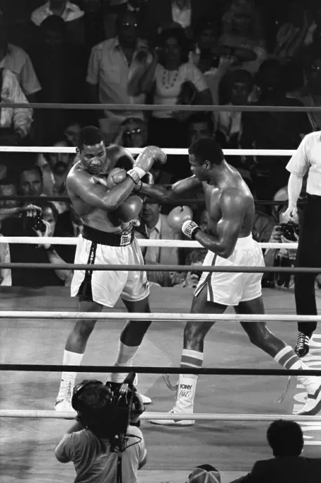 Framed Print : Larry Holmes v. Tim Witherspoon Framed Print : Larry Holmes v. Tim Witherspoon