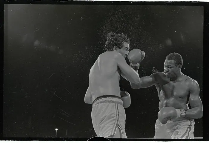 Framed Print : Larry Holmes in Winning Form in Boxing Action Framed Print : Larry Holmes in Winning Form in Boxing Action
