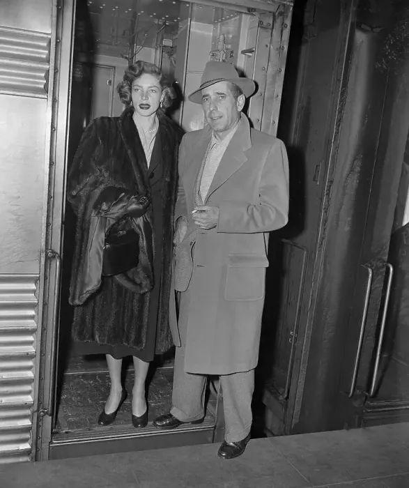 Framed Print : Lauren Bacall and Humphrey Bogart Leaving Train Framed Print : Lauren Bacall and Humphrey Bogart Leaving Train