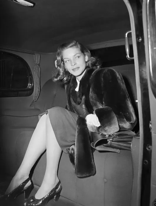 Framed Print : Lauren Bacall Steps from Railroad Car Framed Print : Lauren Bacall Steps from Railroad Car