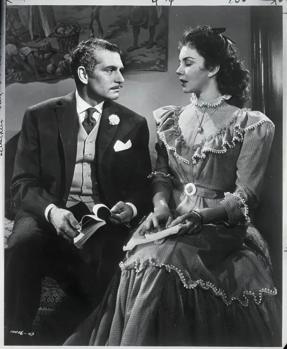 Framed Print : Laurence Olivier and Jennifer Jones in Carrie Framed Print : Laurence Olivier and Jennifer Jones in Carrie