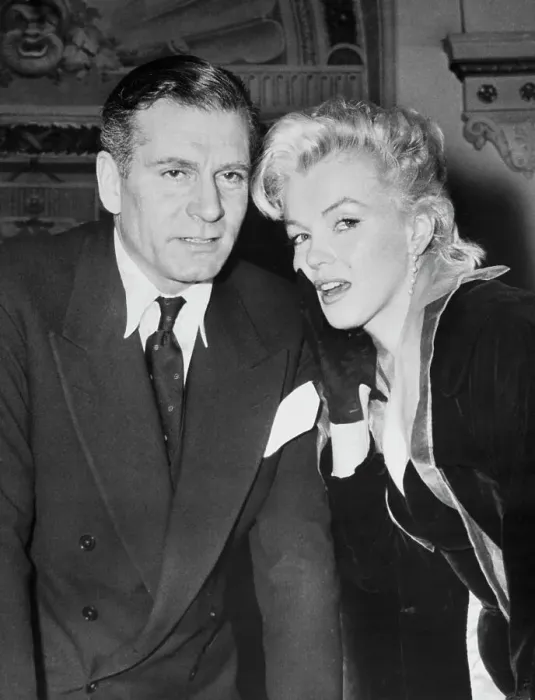Framed Print : Laurence Olivier and Marilyn Monroe Framed Print : Laurence Olivier and Marilyn Monroe