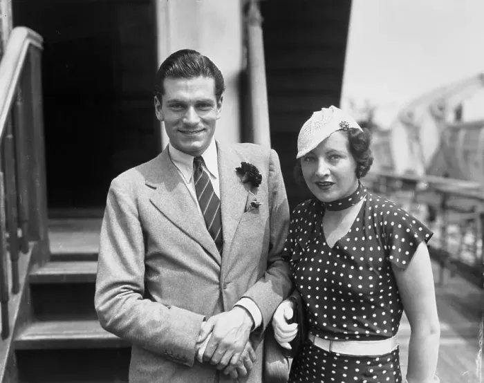 Framed Print : Laurence Olivier with Wife Jill Esmond Framed Print : Laurence Olivier with Wife Jill Esmond