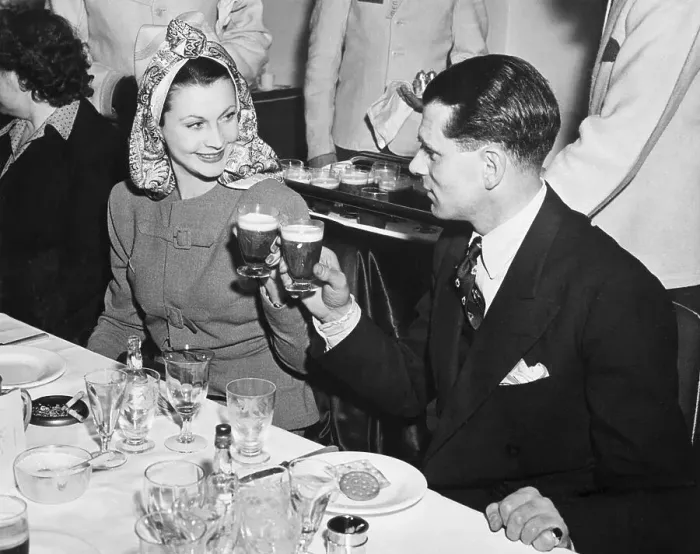 Framed Print : Lawrence Olivier And Vivien Leigh Drink Framed Print : Lawrence Olivier And Vivien Leigh Drink