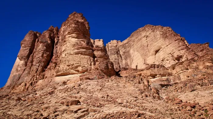Framed Print : Lawrence Springs peak in Wadi Rum on clear blue sky winter day Framed Print : Lawrence Springs peak in Wadi Rum on clear blue sky winter day