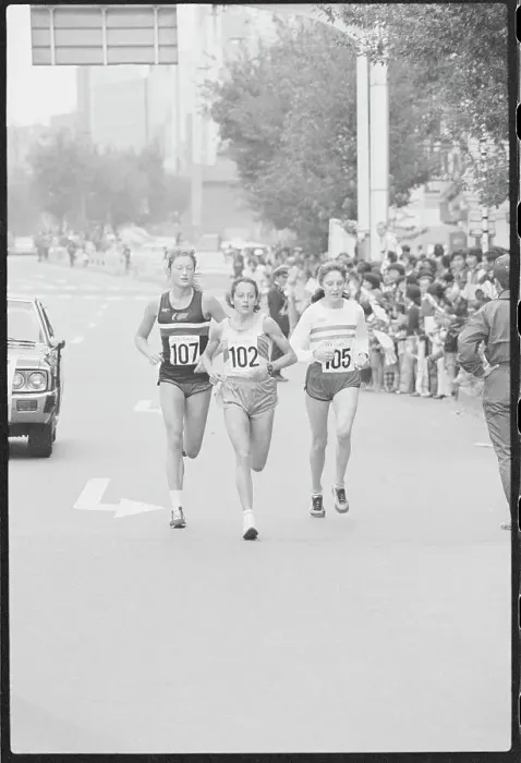 Framed Print : Leadering Runners in Tokyo International Women's Marathon Framed Print : Leadering Runners in Tokyo International Women's Marathon