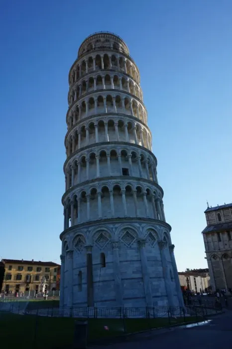 Framed Print : Leaning tower of Pisa, People, Piazza dei Miracoli, Italy Framed Print : Leaning tower of Pisa, People, Piazza dei Miracoli, Italy