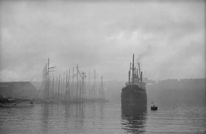 Framed Print : Leaving Port