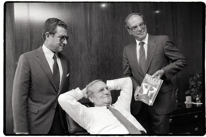Framed Print : Lee Iacocca Poses With Bantam Books Executives Framed Print : Lee Iacocca Poses With Bantam Books Executives