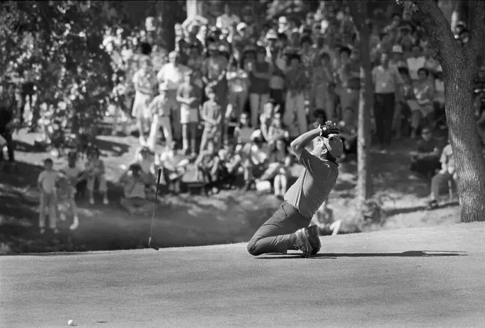 Framed Print : Lee Trevino Drops To His Knees Framed Print : Lee Trevino Drops To His Knees