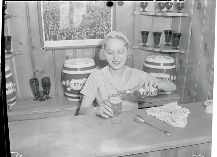 Framed Print : Leila Hyams Pouring a Drink