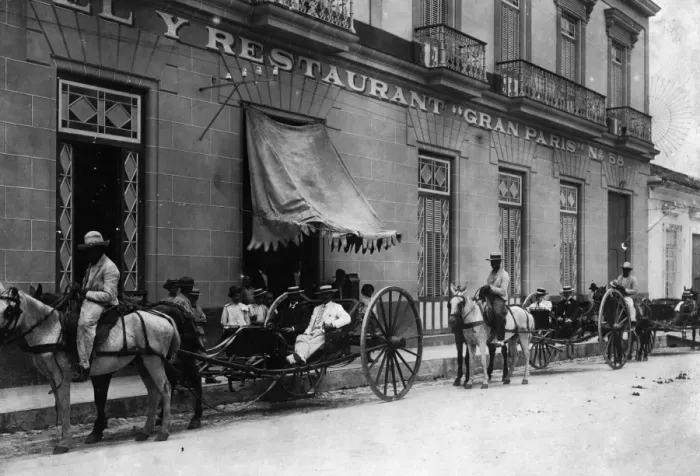 Framed Print : Leisure Carriage Framed Print : Leisure Carriage