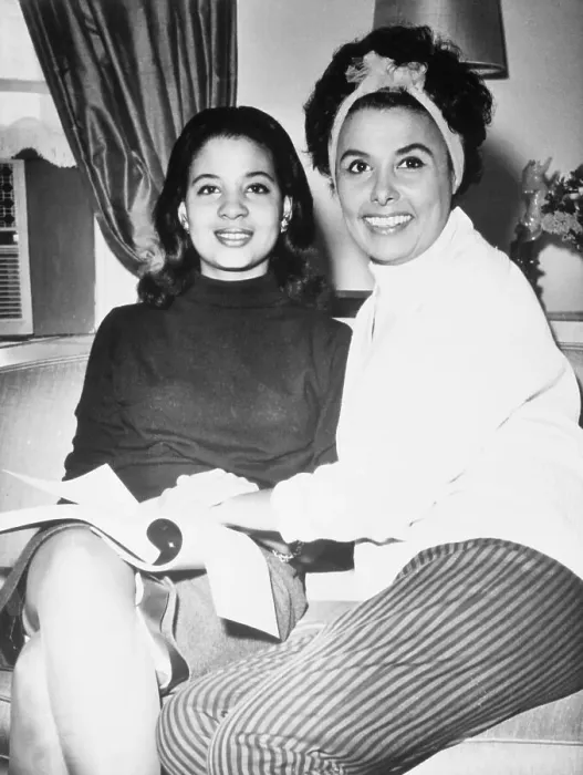 Framed Print : Lena Horne and Daughter Gail Jones Posing at Home