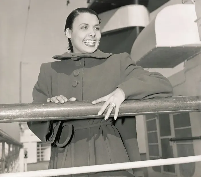 Framed Print : Lena Horne Returning to New York for Christmas