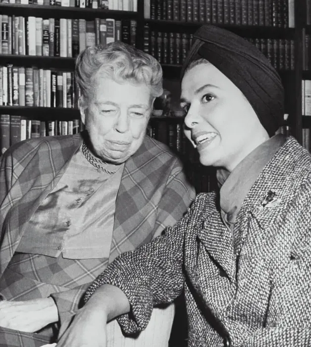 : Lena Horne Visiting Eleanor Roosevelt : Lena Horne Visiting Eleanor Roosevelt