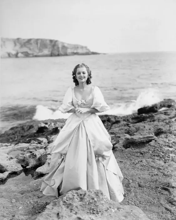 Framed Print : Full Length Photo Of Olivia De Haviland Framed Print : Full Length Photo Of Olivia De Haviland