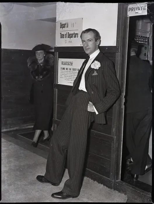 Framed Print : Full Length Picture Of Cecil Beaton Framed Print : Full Length Picture Of Cecil Beaton