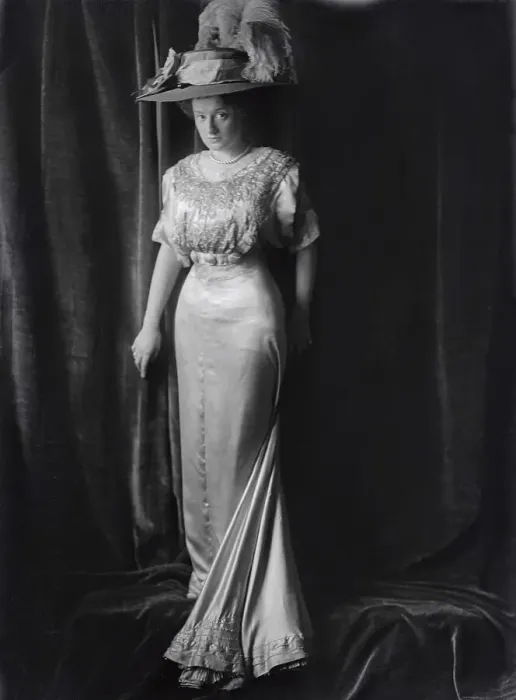 Framed Print : Full Length Portrait of Nora Bayes Framed Print : Full Length Portrait of Nora Bayes