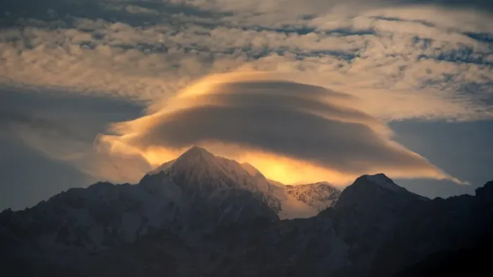 Framed Print : Lenticular cloud over Mount Tasman Framed Print : Lenticular cloud over Mount Tasman