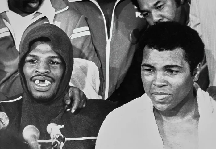 Framed Print : Leon Spinks And Muhammad Ali Framed Print : Leon Spinks And Muhammad Ali