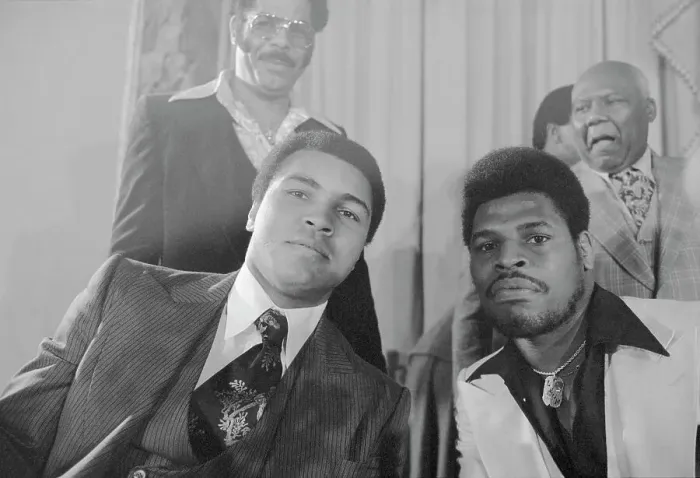 Framed Print : Leon Spinks and Muhammad Ali Framed Print : Leon Spinks and Muhammad Ali