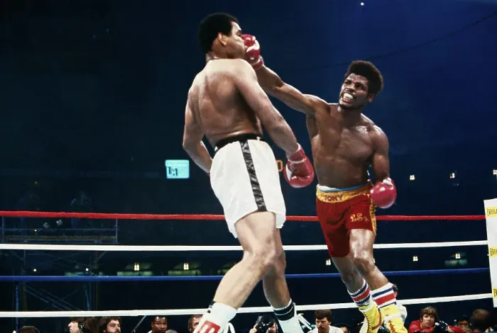Framed Print : Leon Spinks and Muhammad Ali During Bout