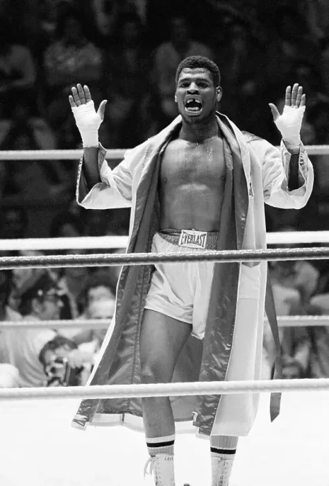 Framed Print : Leon Spinks in Ring With Arms Raised Framed Print : Leon Spinks in Ring With Arms Raised