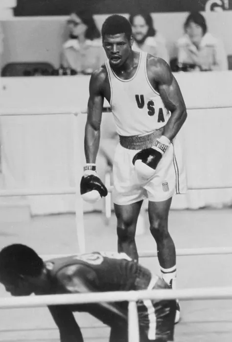 Framed Print : Leon Spinks Standing over Sixto Soria Framed Print : Leon Spinks Standing over Sixto Soria