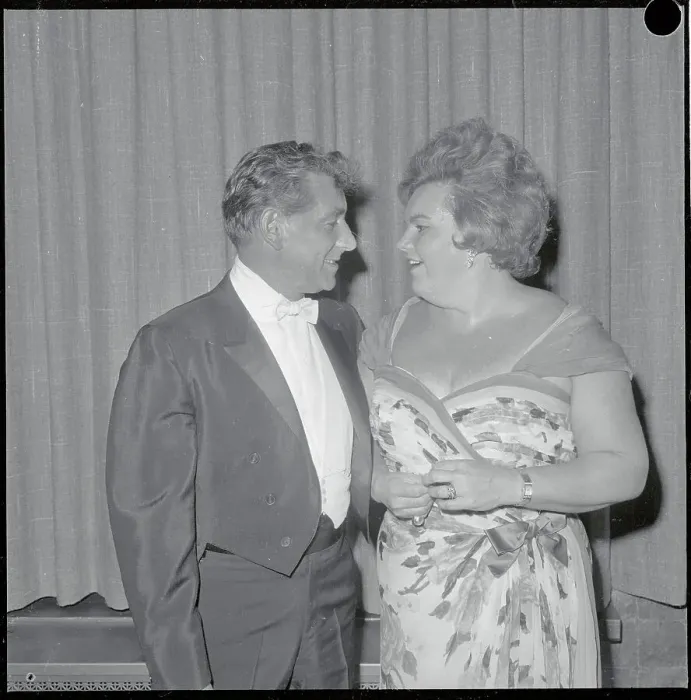 Framed Print : Leonard Bernstein Speaking with Eileen Farrell Framed Print : Leonard Bernstein Speaking with Eileen Farrell