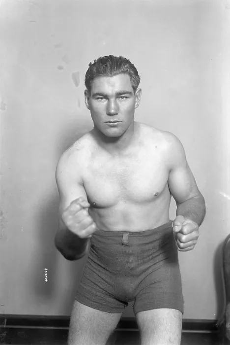 Framed Print : Les Darcy. CIRCA 1900: Australian boxer James Leslie 'Les' Darcy poses for a portrait Framed Print : Les Darcy. CIRCA 1900: Australian boxer James Leslie 'Les' Darcy poses for a portrait