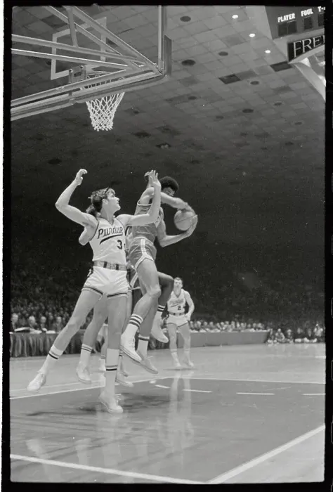 Framed Print : Lew Alcindor Grabbing Rebound
