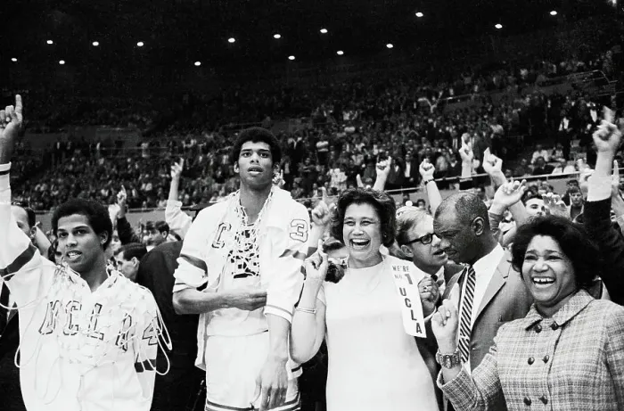 Framed Print : Lew Alcindor and Mike Warren at Game Framed Print : Lew Alcindor and Mike Warren at Game
