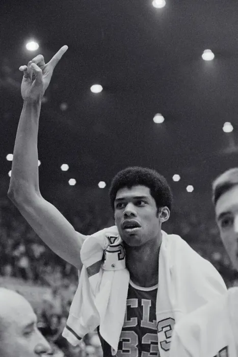 Framed Print : Lew Alcindor Raising His Arm