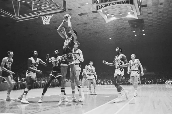 Framed Print : Lew Alcindor Setting Up to Shoot